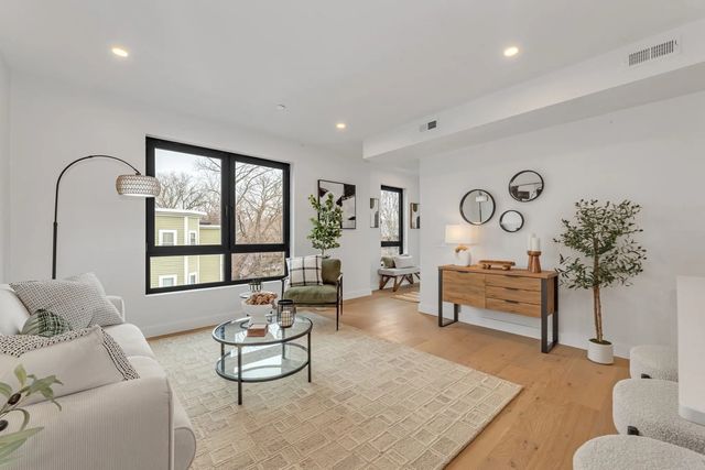 3992 Washington St #303, Boston