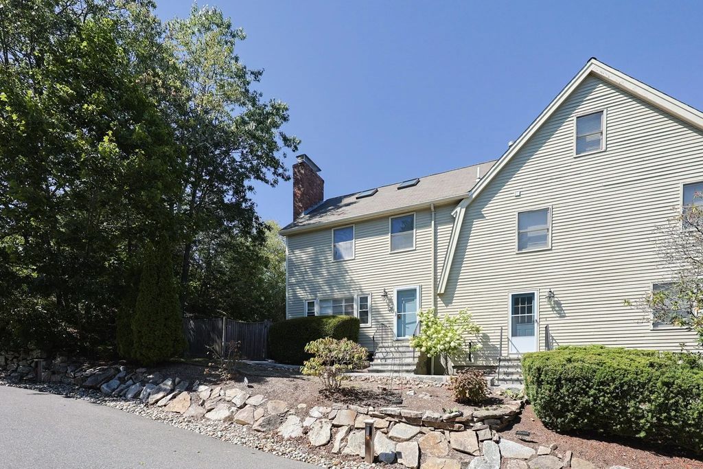 26 Pleasant St #b, Wellesley