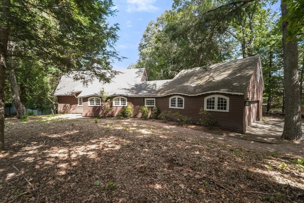 136 Dudley Rd, Newton