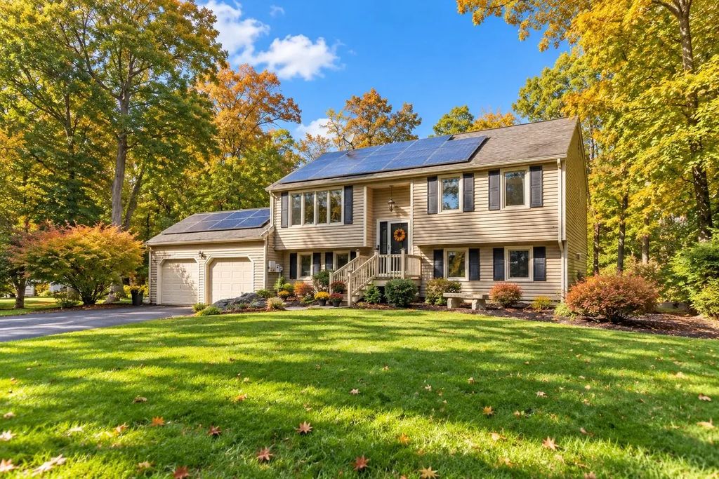 3 Carnegie Way, Attleboro
