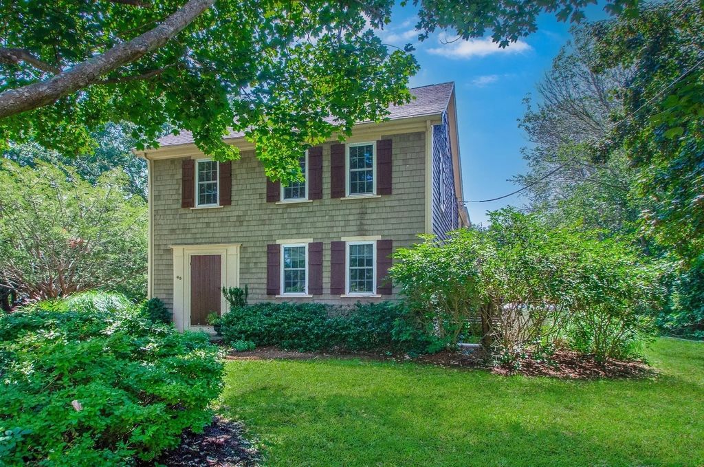 65 Acushnet Rd, Mattapoisett
