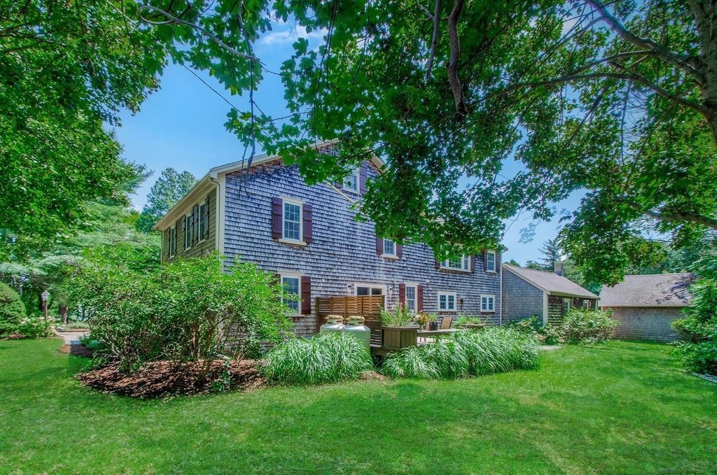 65 Acushnet Rd, Mattapoisett