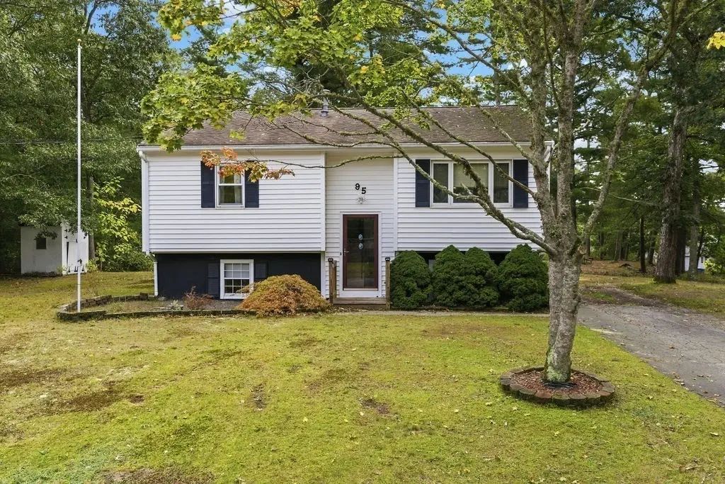 95 Mayflower Ln, Wareham