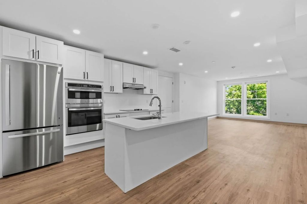 26 Union St #305, Natick