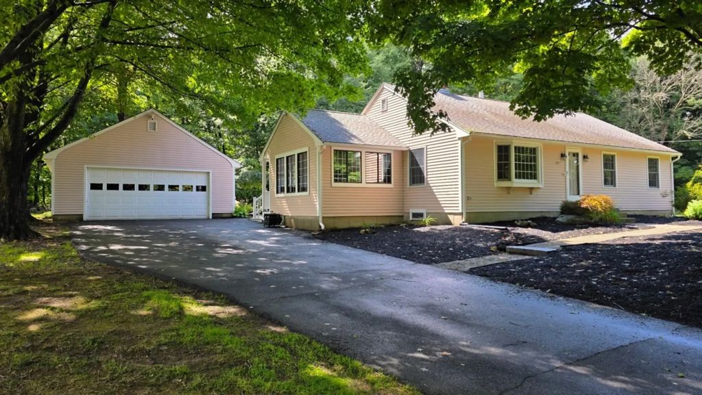 445 Green St, Northborough