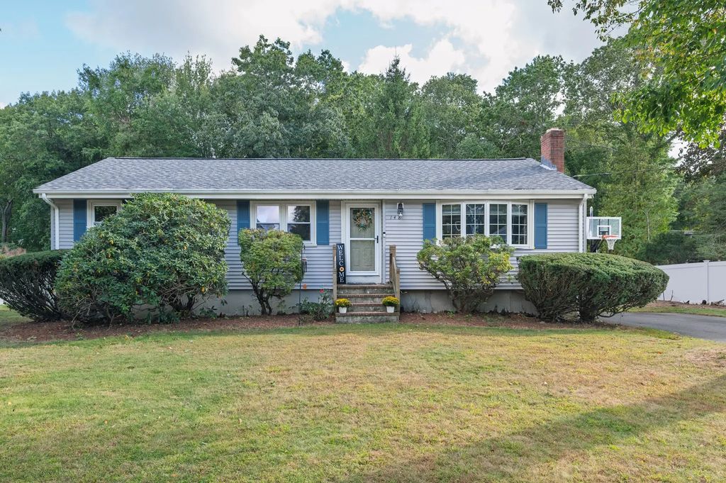 148 Daly Dr Ext, Stoughton
