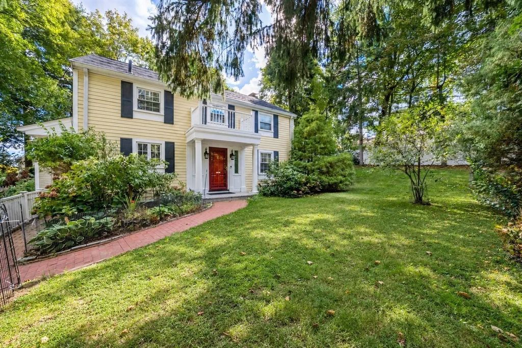 560 Worcester St, Wellesley