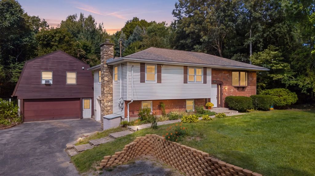 106 Woodland Street, West Boylston