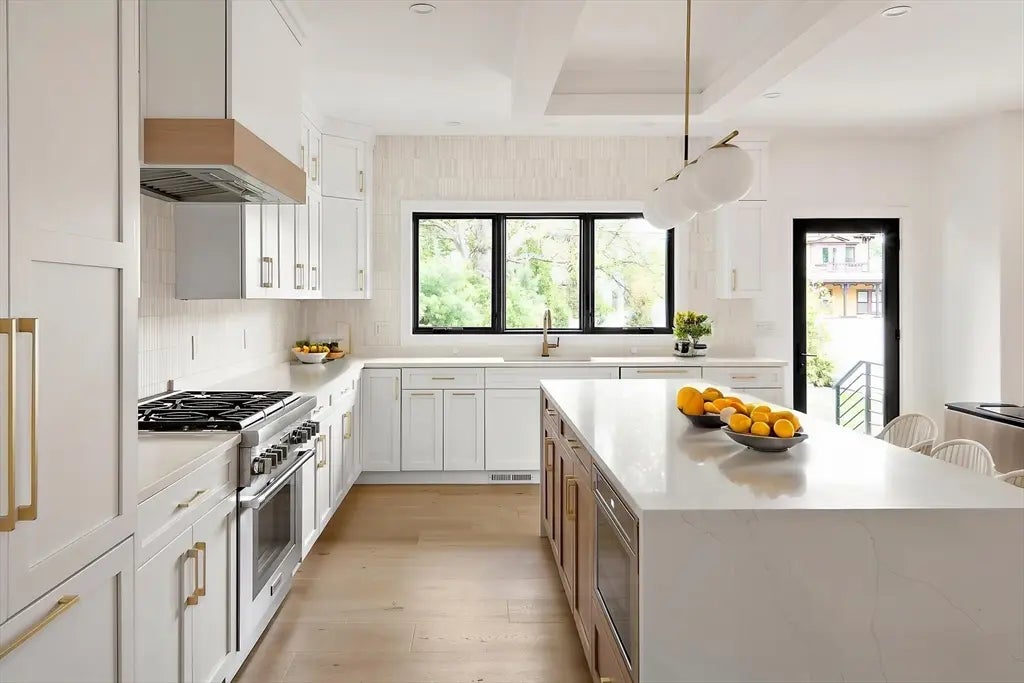 228 Auburn St #228, Newton