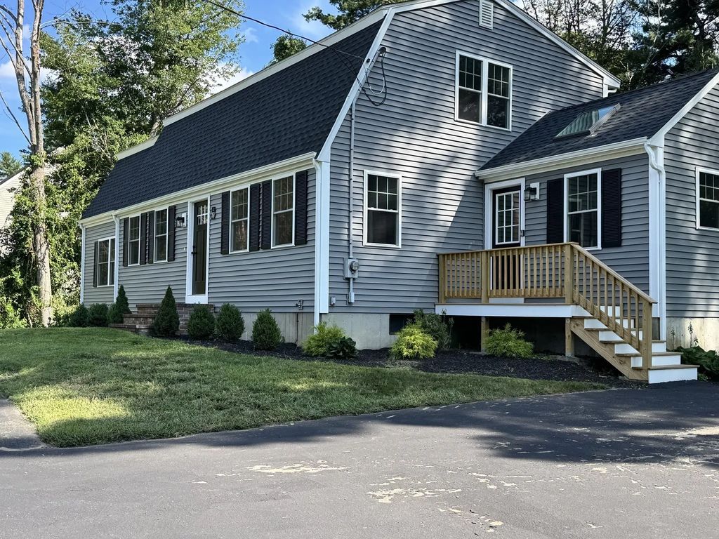 53 Bridge St, Raynham