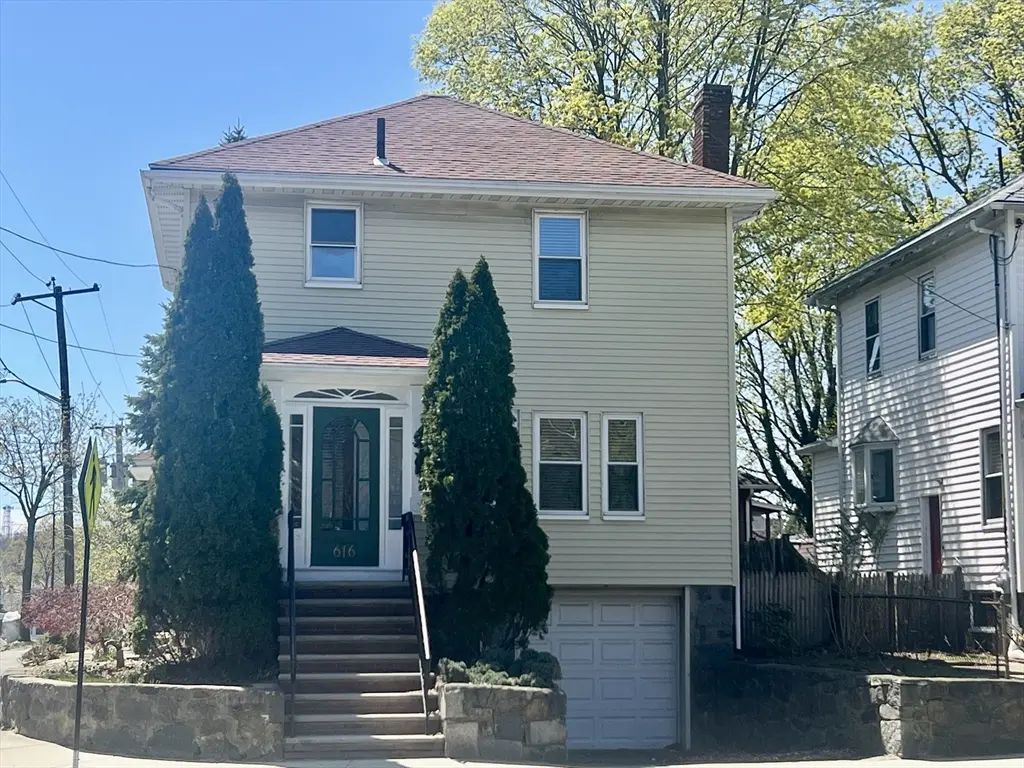616 Adams St #1, Quincy