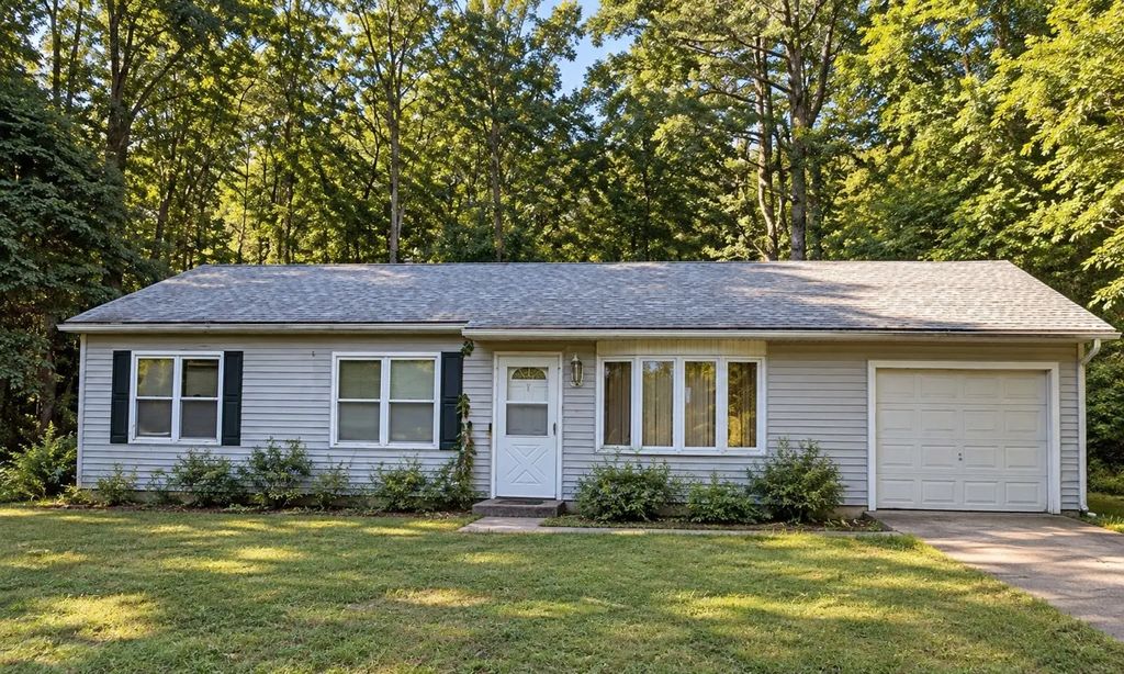 8 Cornell Cir, Dartmouth
