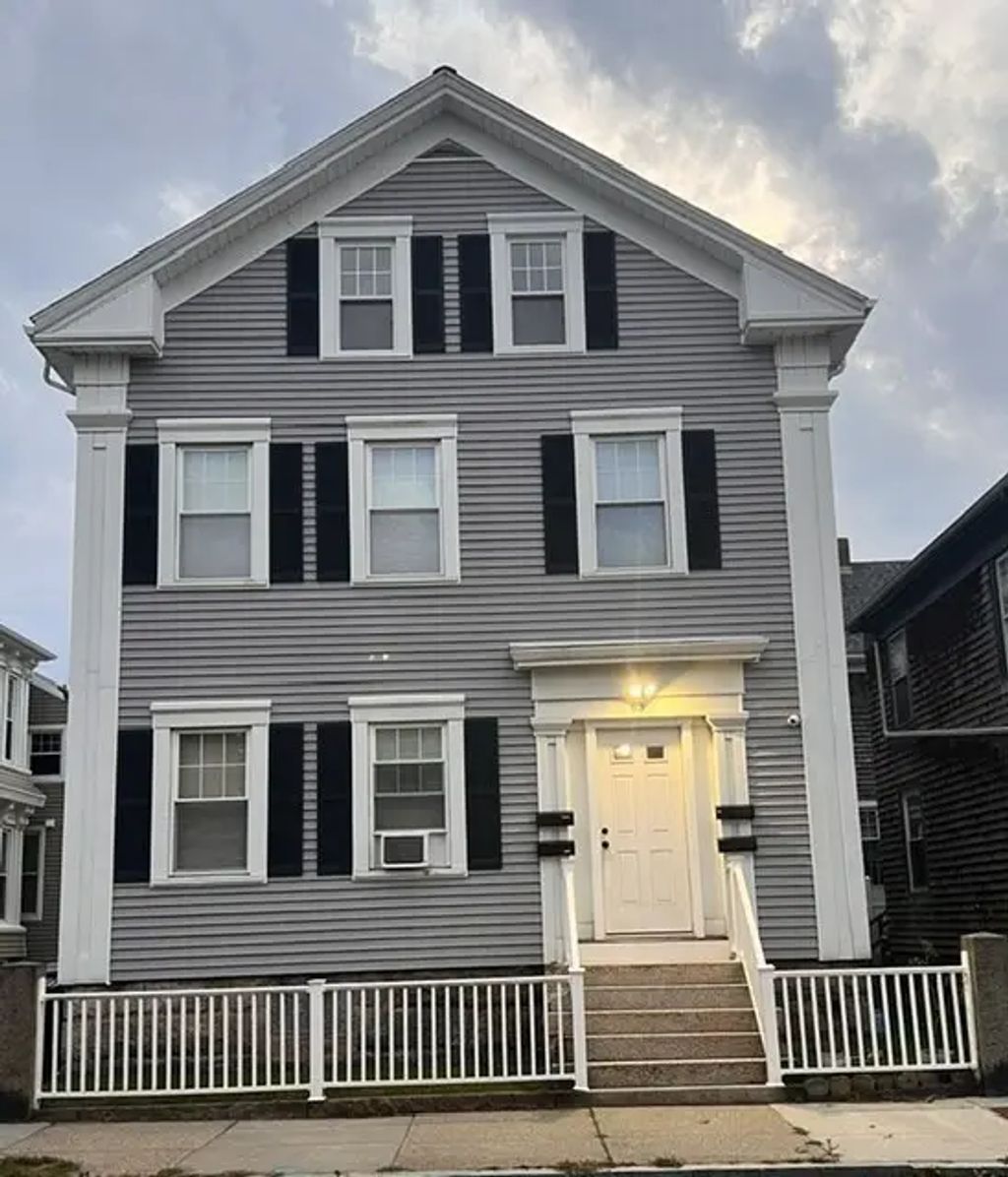 63 State St #2r, New Bedford