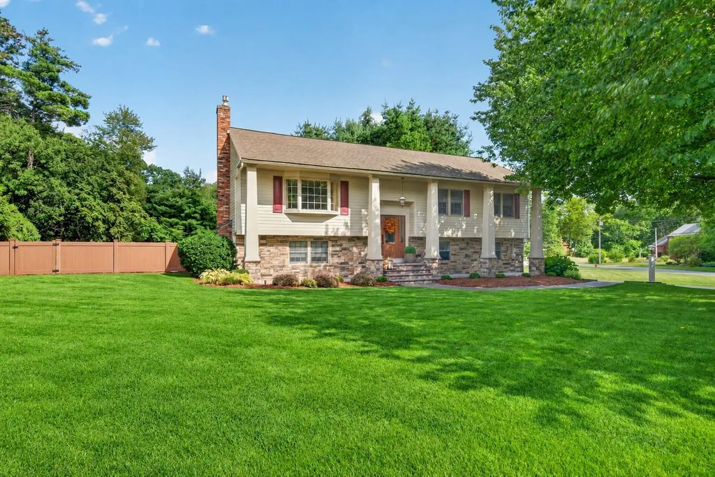 41 Fox Run, Tewksbury