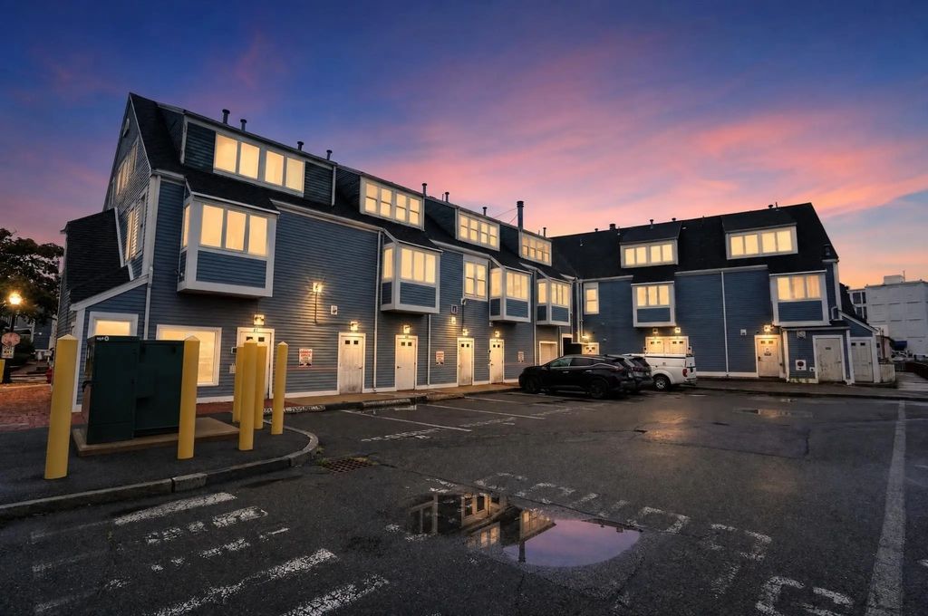 64 Wharf Street #j2, Salem