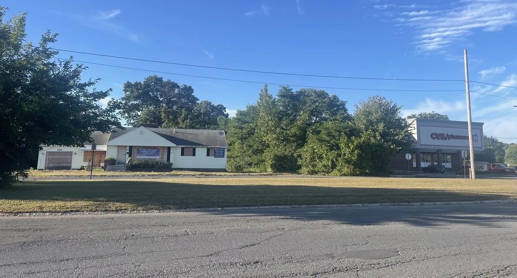 523 James St, Chicopee
