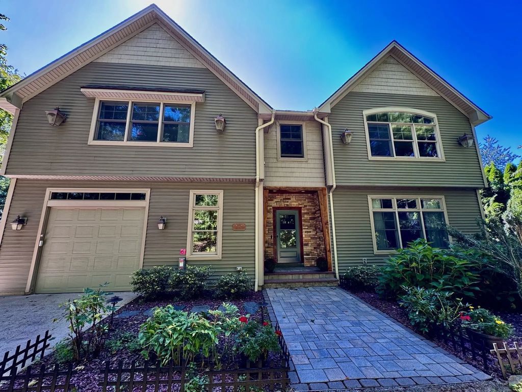 20 Bungalow Point, Wilbraham
