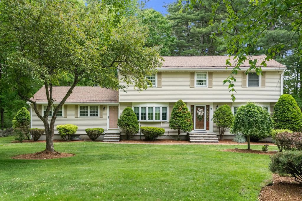 11 Summit Road, Southborough