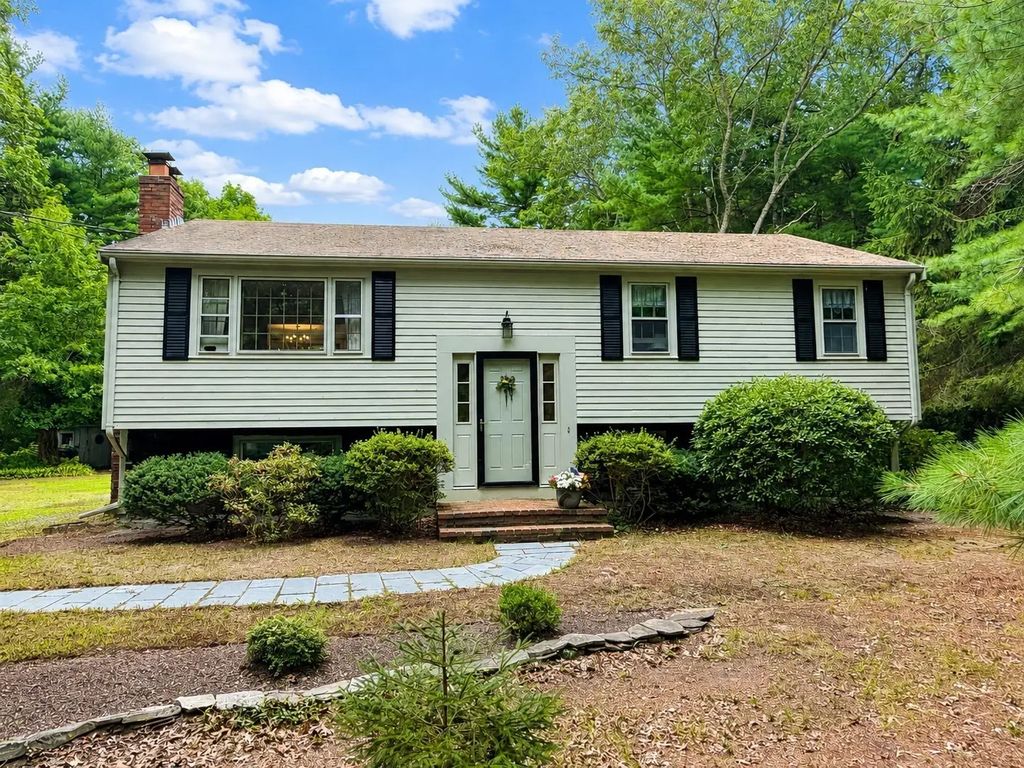 120 Halfway Pond Rd, Plymouth