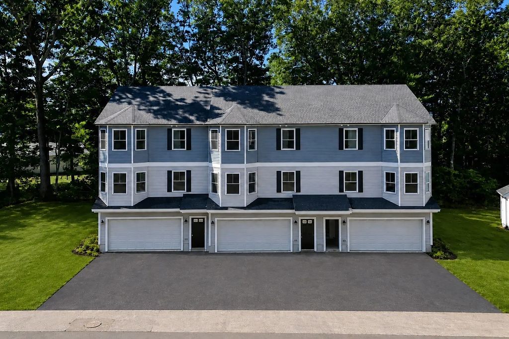 299 Quincy St, Building 2 #3, Holbrook