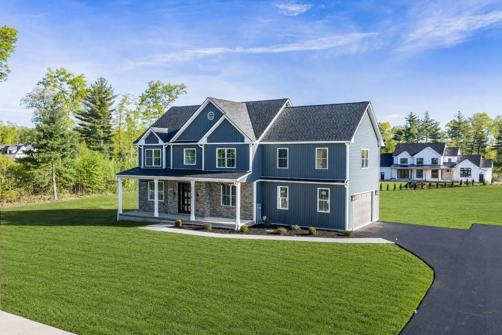 14 Balsam Hill Rd, Ludlow
