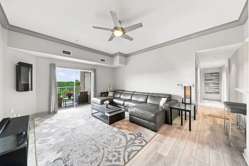 38 Village Rd #704, Middleton