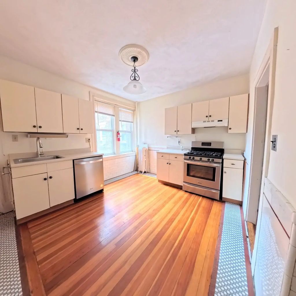 317 Saint Paul Street #1, Brookline