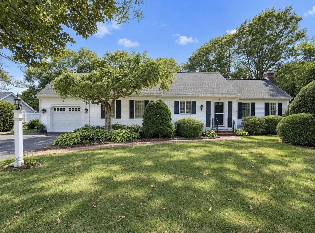 39 Spinnaker Ln, Bourne