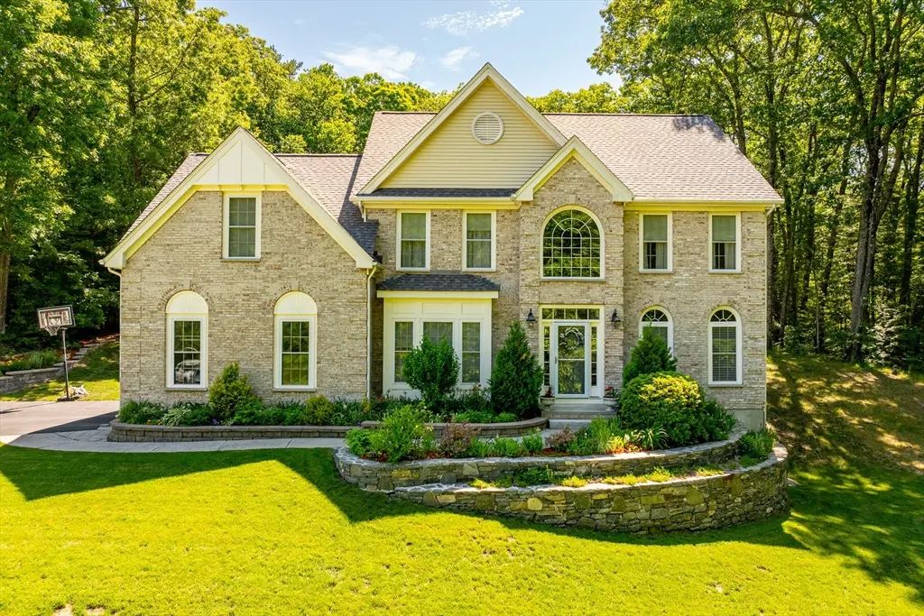 34 Beechwood Cir, Northborough