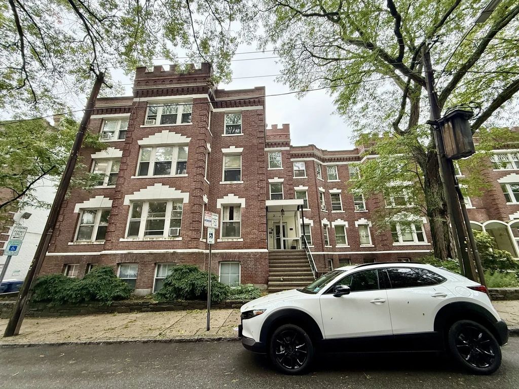 2 Arlington St #22, Cambridge