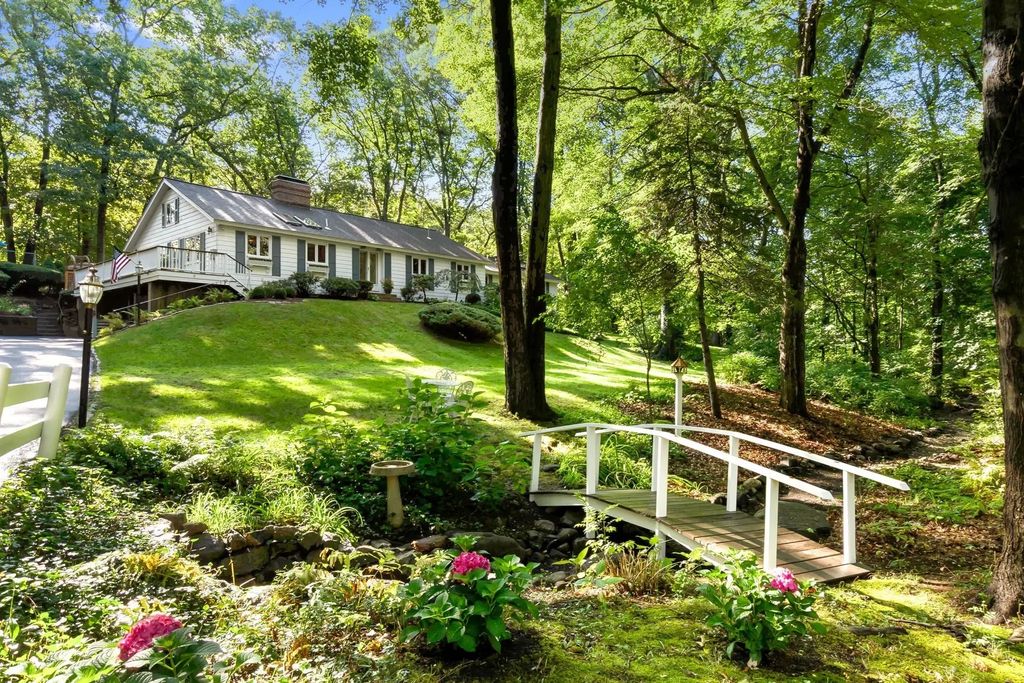 6 Bruce Road, Danvers