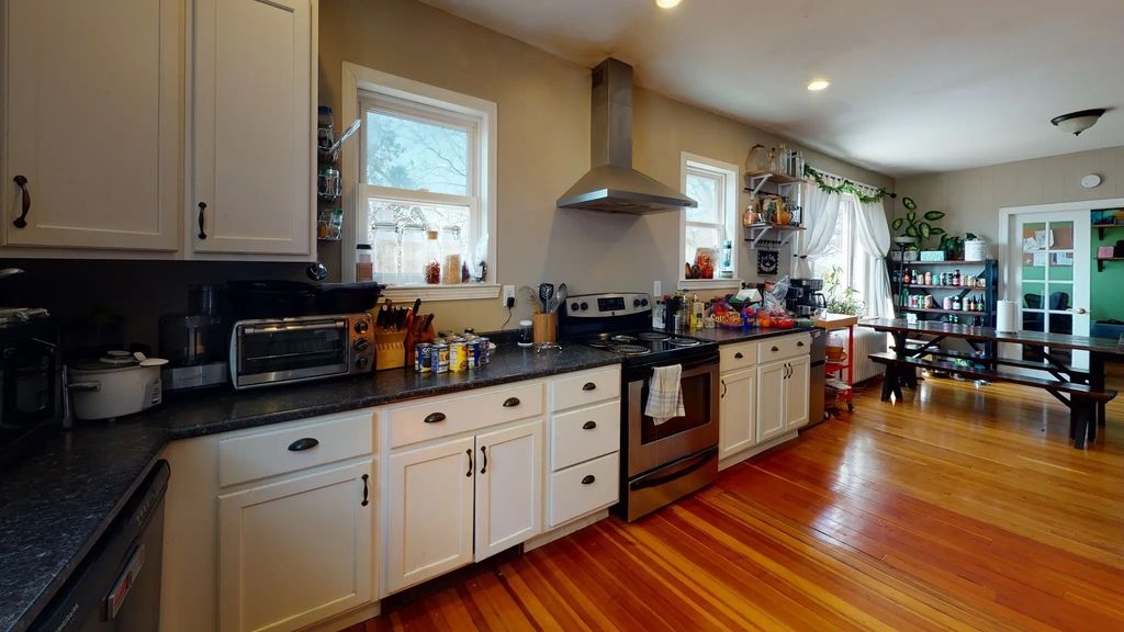 70 Larch #1, Boston