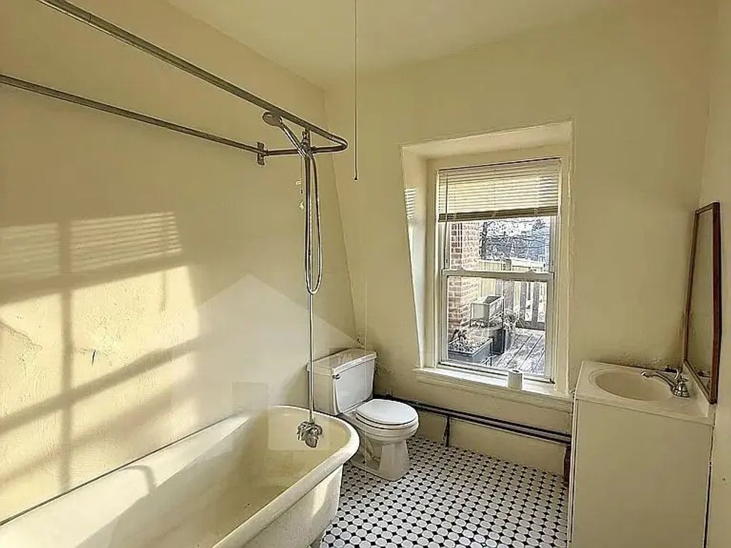 12 Tufts St #3, Cambridge