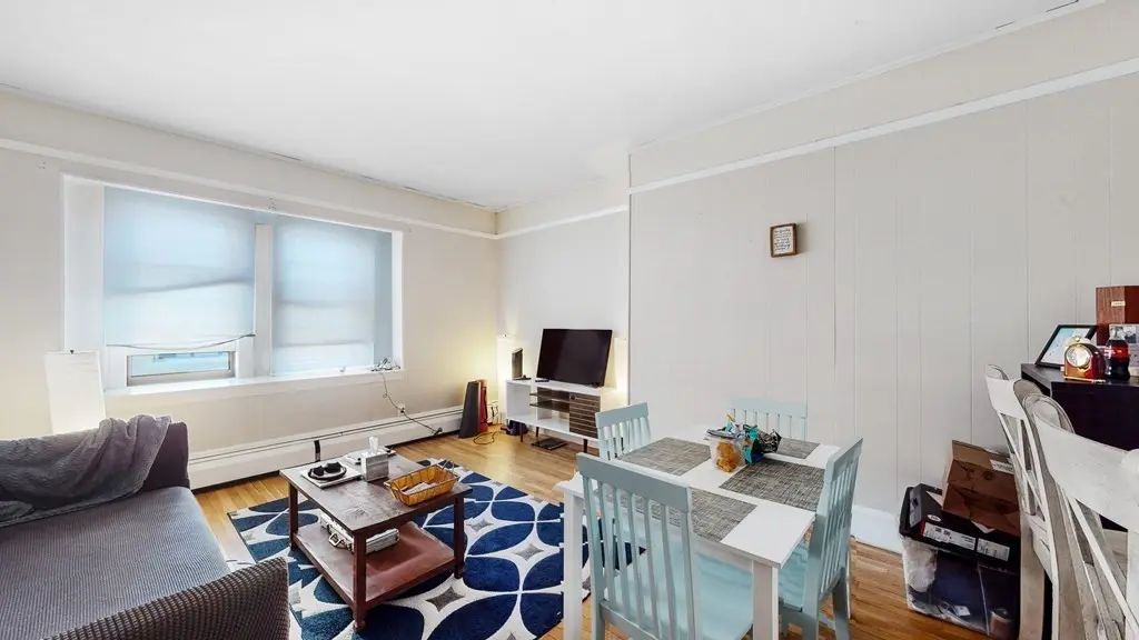 289 Beacon #9, Boston