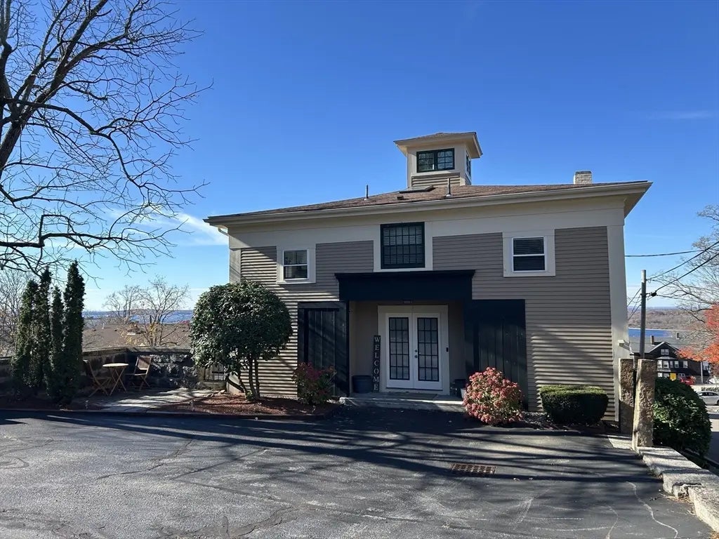 450 Rock St #1, Fall River