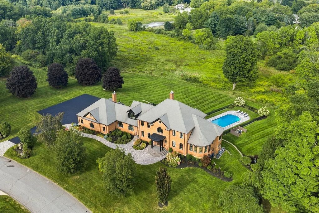 3 Wyndemere Dr, Southborough