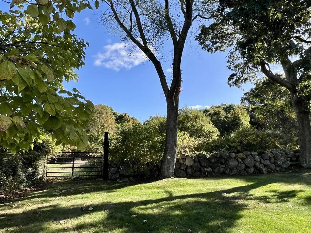 1580 Main Rd, Westport