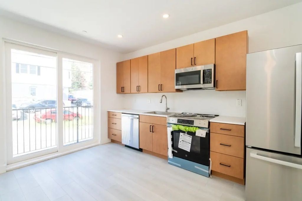 150 Williams #1, Chelsea