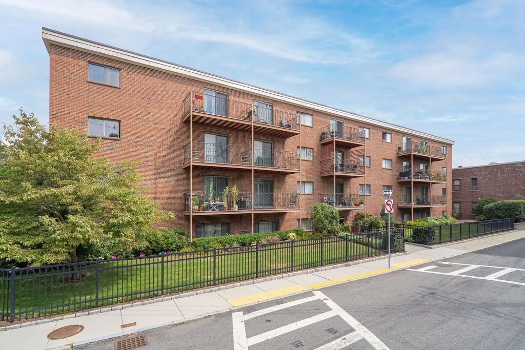 26 Waverly St #405, Boston