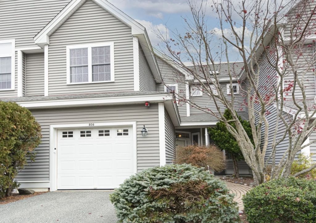 806 Ledgewood Way #806, Clinton