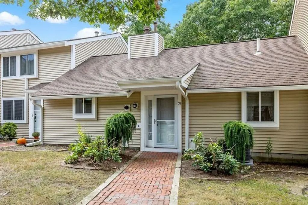 58-c58 Harbor Lights Rd #c58, Bourne