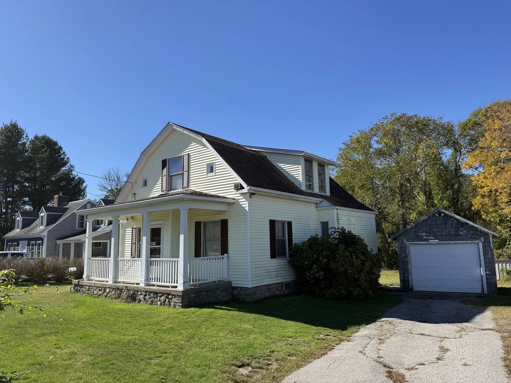 381 Slocum Rd, Dartmouth