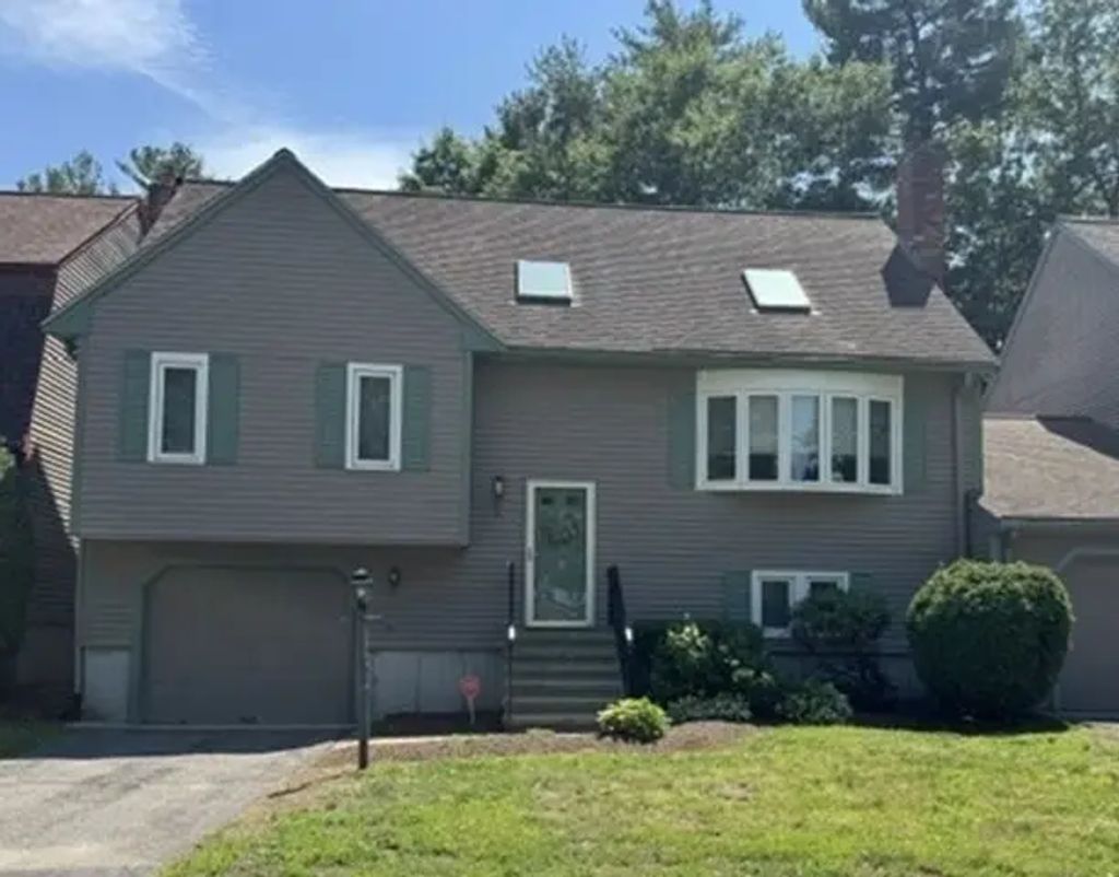 142 Copperwood Dr #142, Stoughton