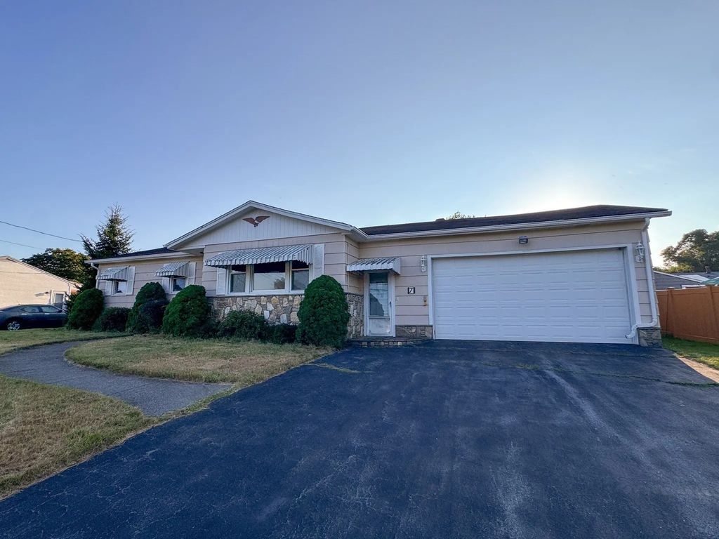 7 Ann Ave, Dartmouth