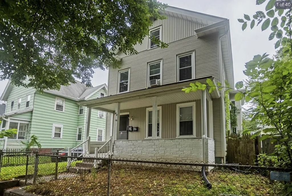 47 Taylor St, Holyoke