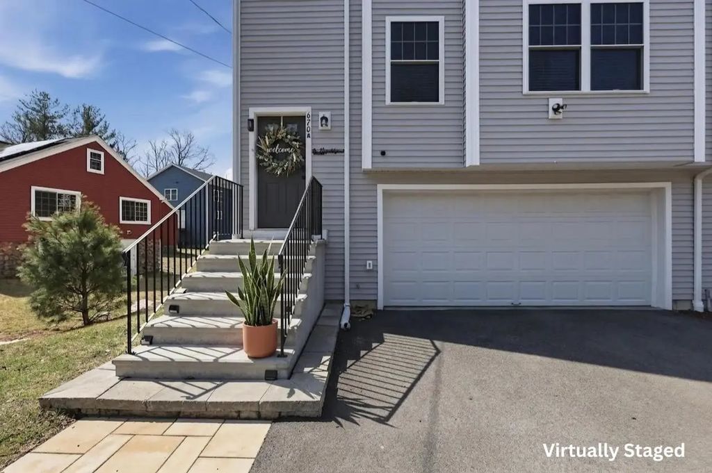670a Burncoat St #a, Worcester