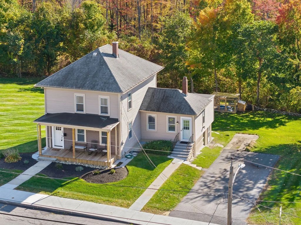 64 Mooreland Ave, Leominster