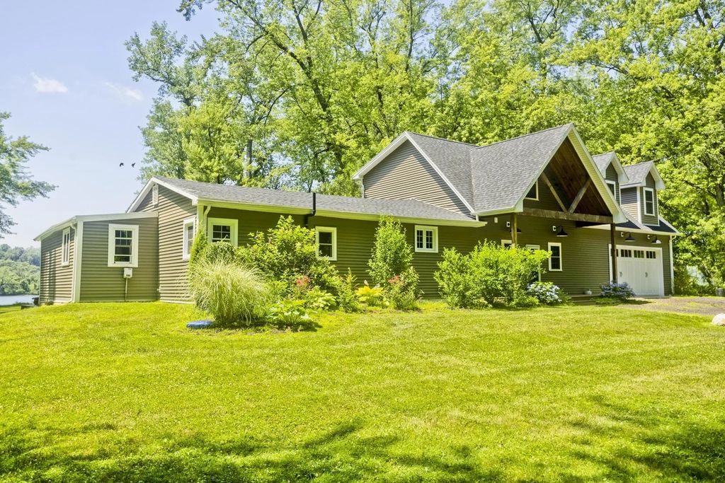 30 Cove Island Rd, South Hadley