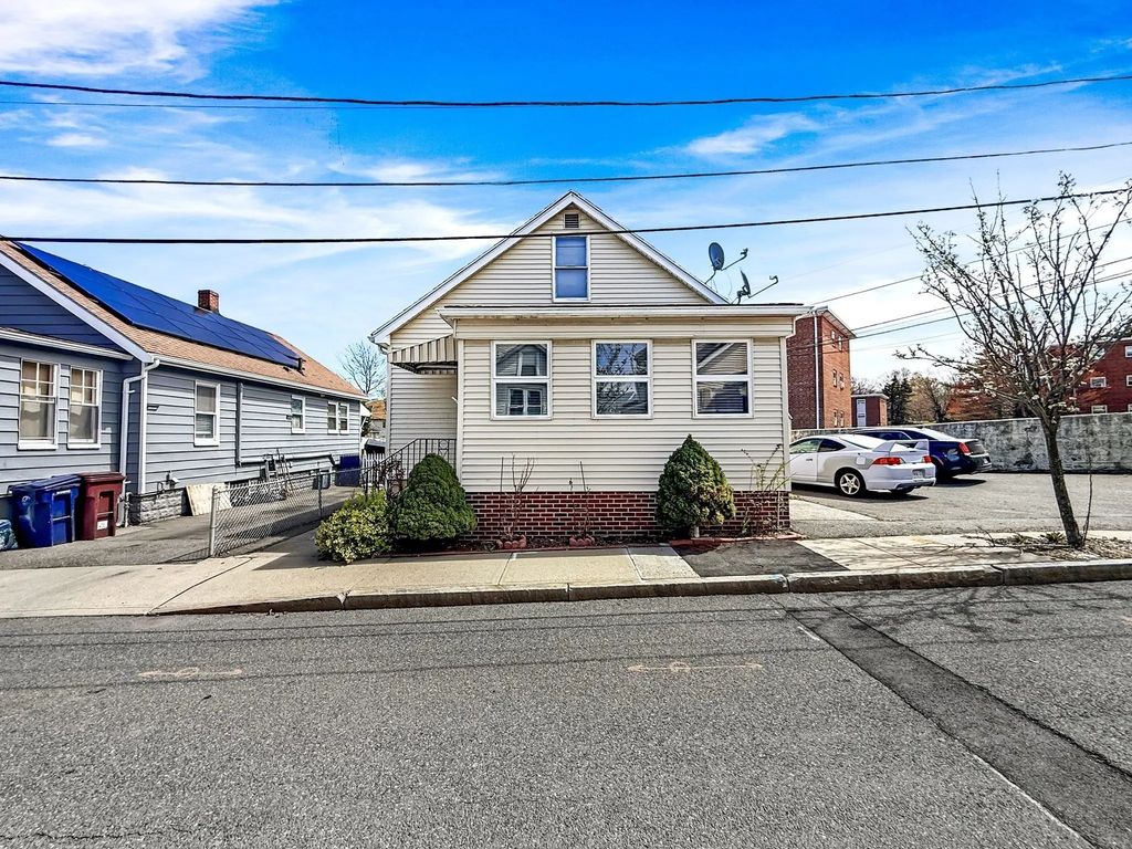 14 Oak Ter, Everett