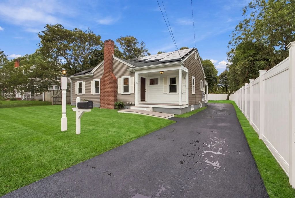 18 Murphy Rd, Barnstable